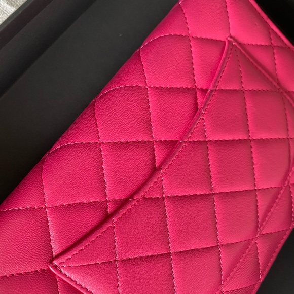 Chanel lamb wallet on chain fuchsia. - Picture 4 of 16
